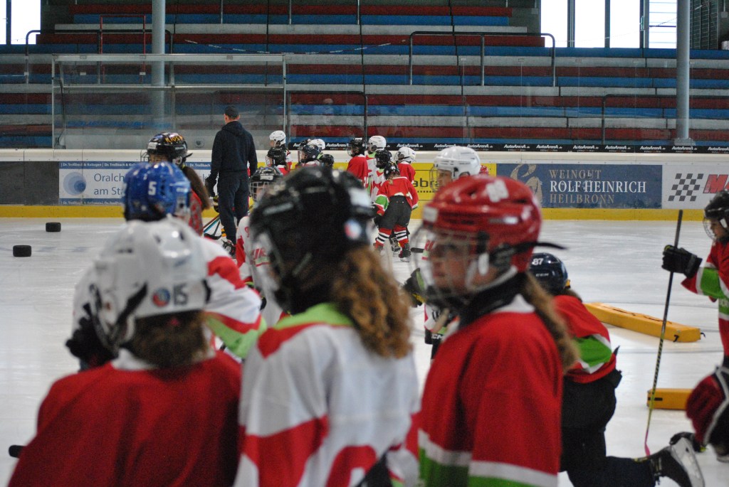 Glückliche Mädchen beim Girls-Camp in Heilbronn