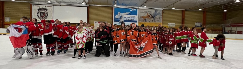 Erschöpft, aber glücklich: Die U14-Mädchen bei der Siegerehrung.