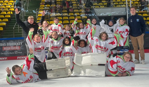 Erschöpft, aber glücklich: Die U9 nach dem letzten Spiel beim Osterturnier 2025 der Löwen Frankfurt.